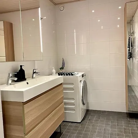 2 Bedroom W/ Balcony, Wifi, Parking