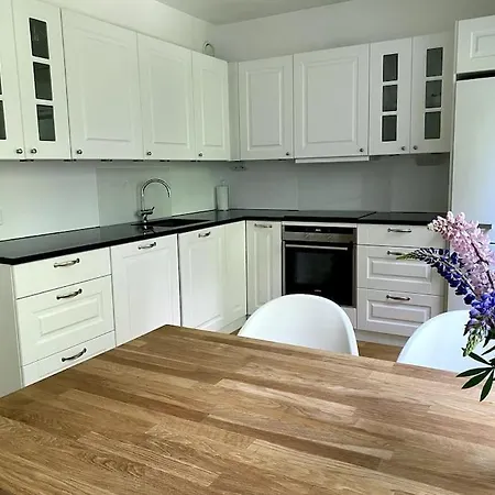 公寓 2 Bedroom W/ Balcony, Wifi, Parking