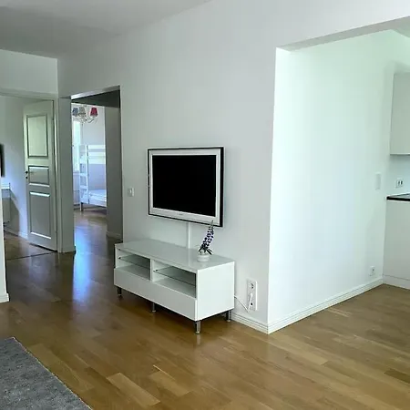 2 Bedroom W/ Balcony, Wifi, Parking 艾斯堡