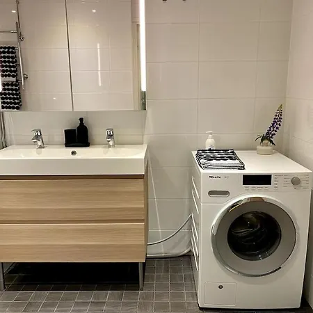 2 Bedroom W/ Balcony, Wifi, Parking Appartement