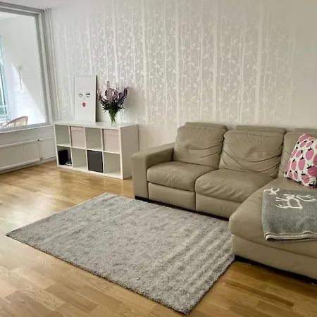 2 Bedroom W/ Balcony, Wifi, Parking 艾斯堡