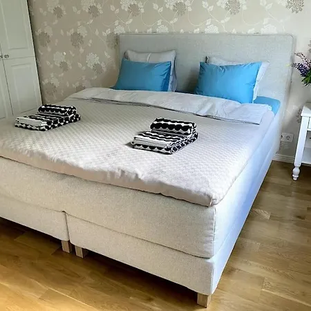 2 Bedroom W/ Balcony, Wifi, Parking דירה