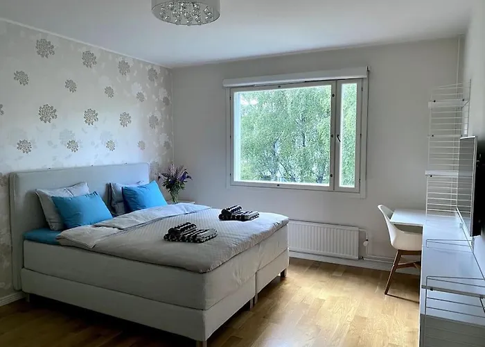 2 Bedroom W/ Balcony, Wifi, Parking إسبو