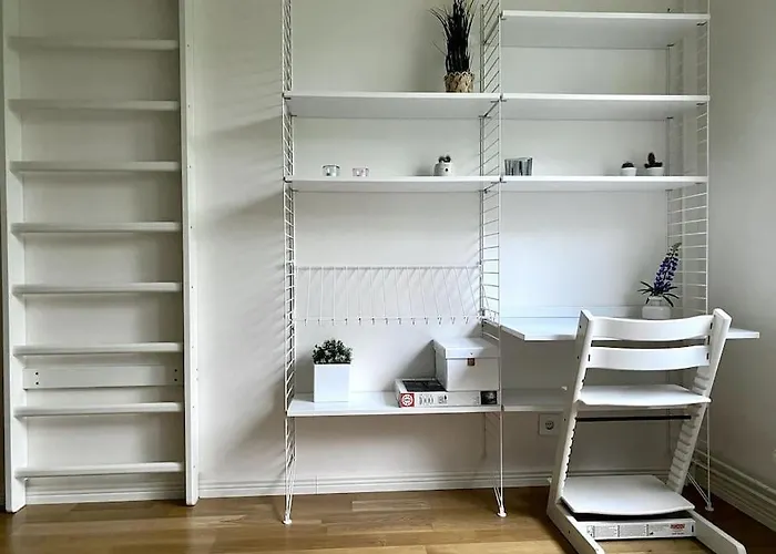 2 Bedroom W/ Balcony, Wifi, Parking