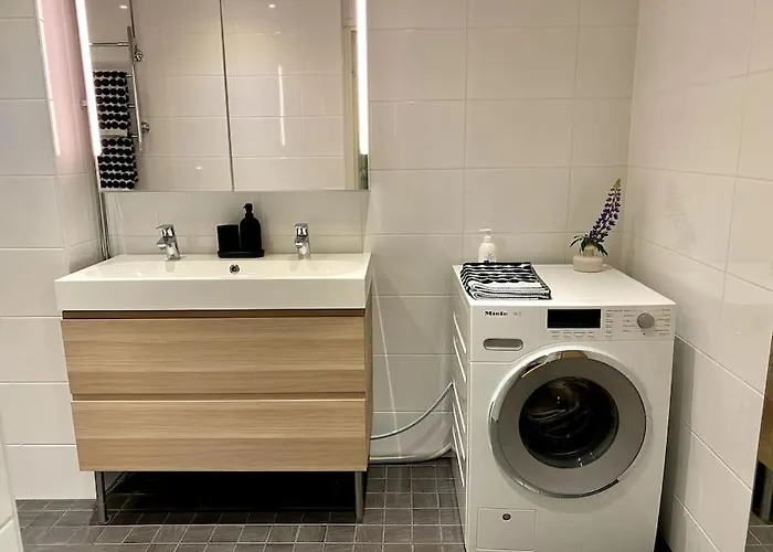 2 Bedroom W/ Balcony, Wifi, Parking 公寓