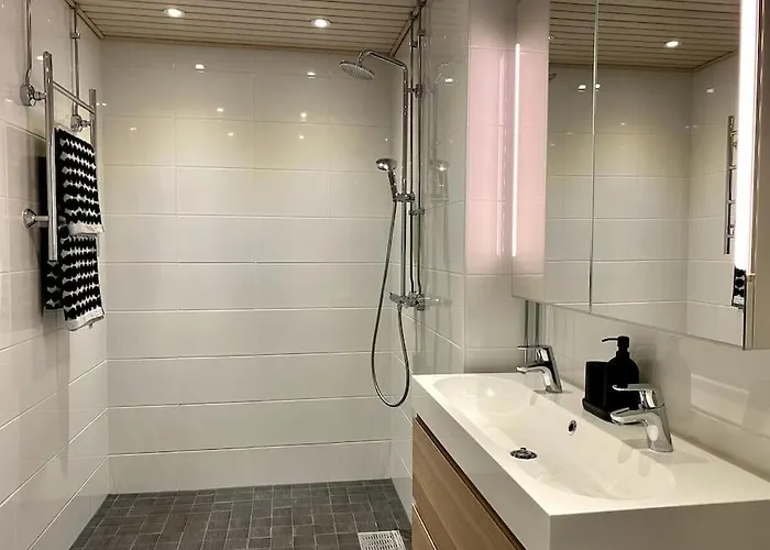 公寓 2 Bedroom W/ Balcony, Wifi, Parking