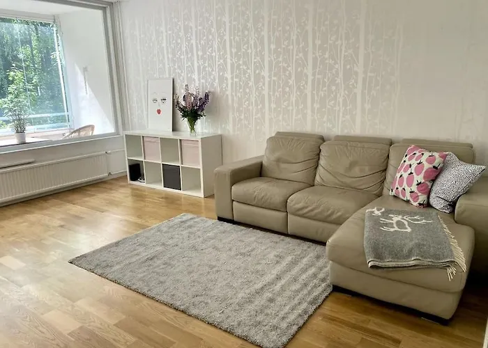 2 Bedroom W/ Balcony, Wifi, Parking إسبو