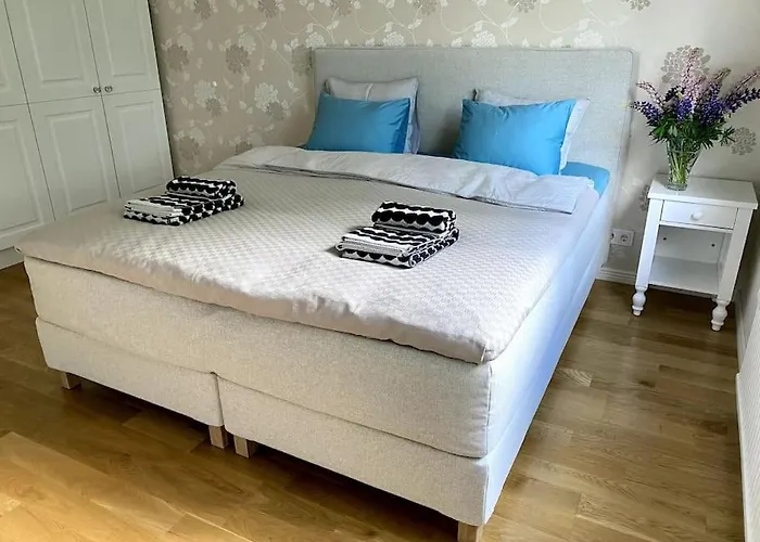 2 Bedroom W/ Balcony, Wifi, Parking 公寓